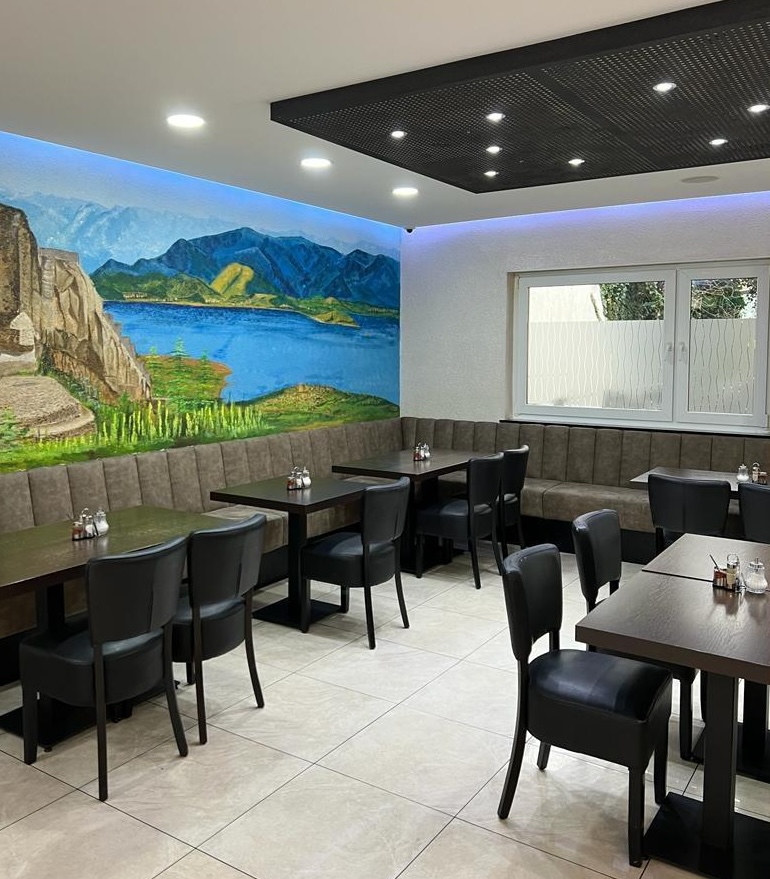 Gemütliche Sitzfläche im Restaurant Peperoni